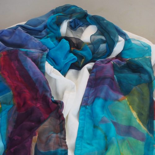 zijden lagen op een lijkwade van linnen